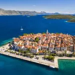 Vue aérienne de la vieille ville de Korcula, île de Korcula, Croatie