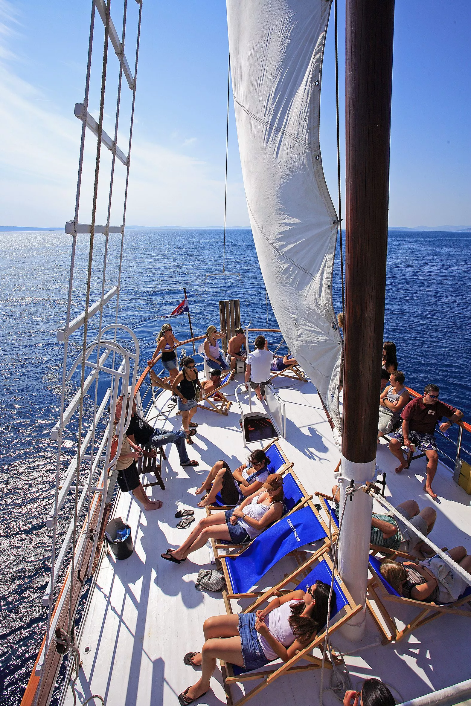 Brodjedrenjakprovidnostturisti o
