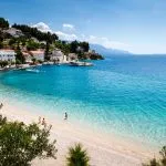 Plages immaculées dans une région divisée